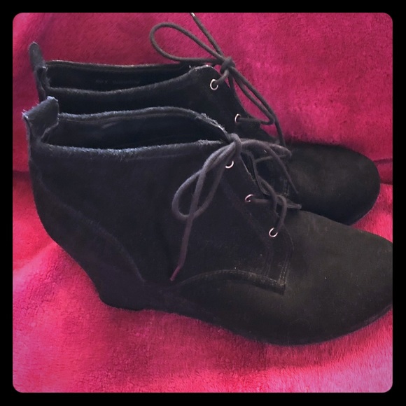 Dolce Vita Shoes - EUC Dolce Vita Black suede boot! Super comfy!
